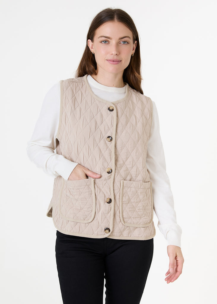 Round Neck Boxy Diamond Quilted Gilet.