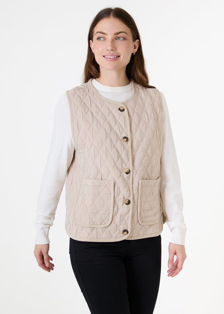 Round Neck Boxy Diamond Quilted Gilet.
